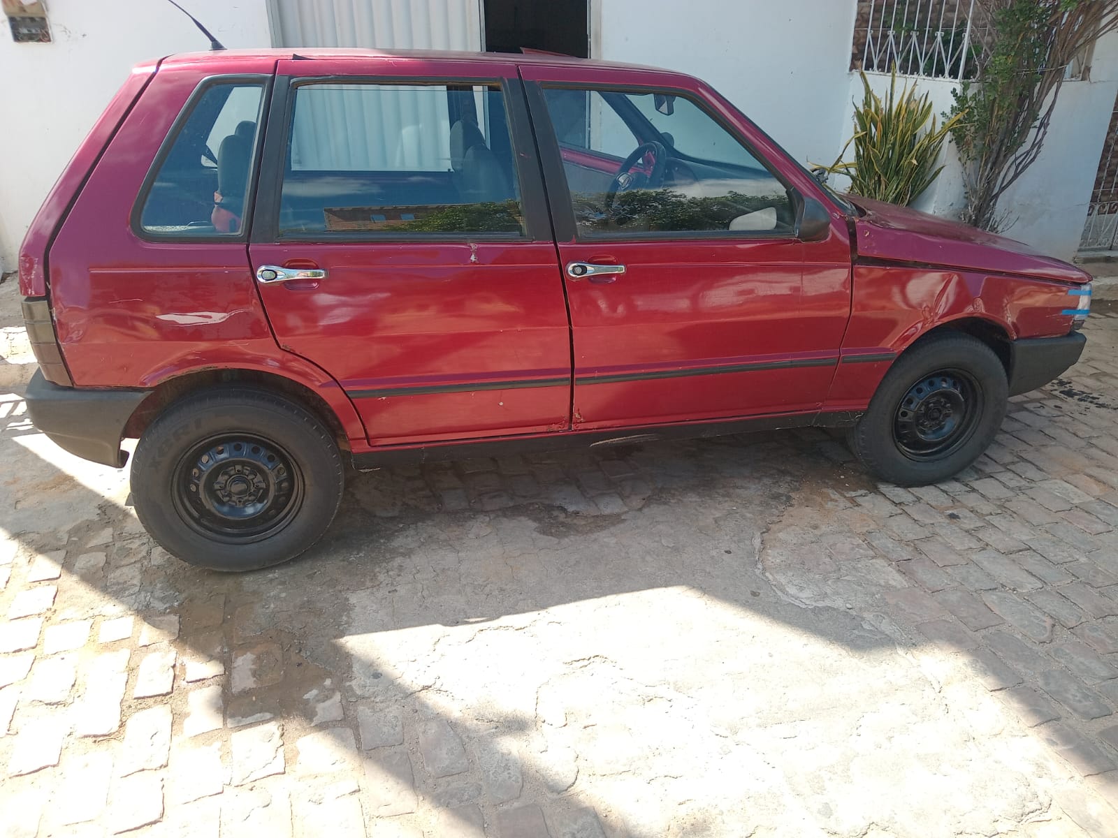 VENDE-SE UM FIAT UNO EM JACOBINA