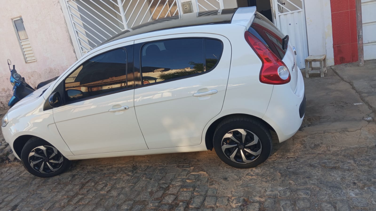 VENDE-SE UM FIAT PALIO EM JACOBINA