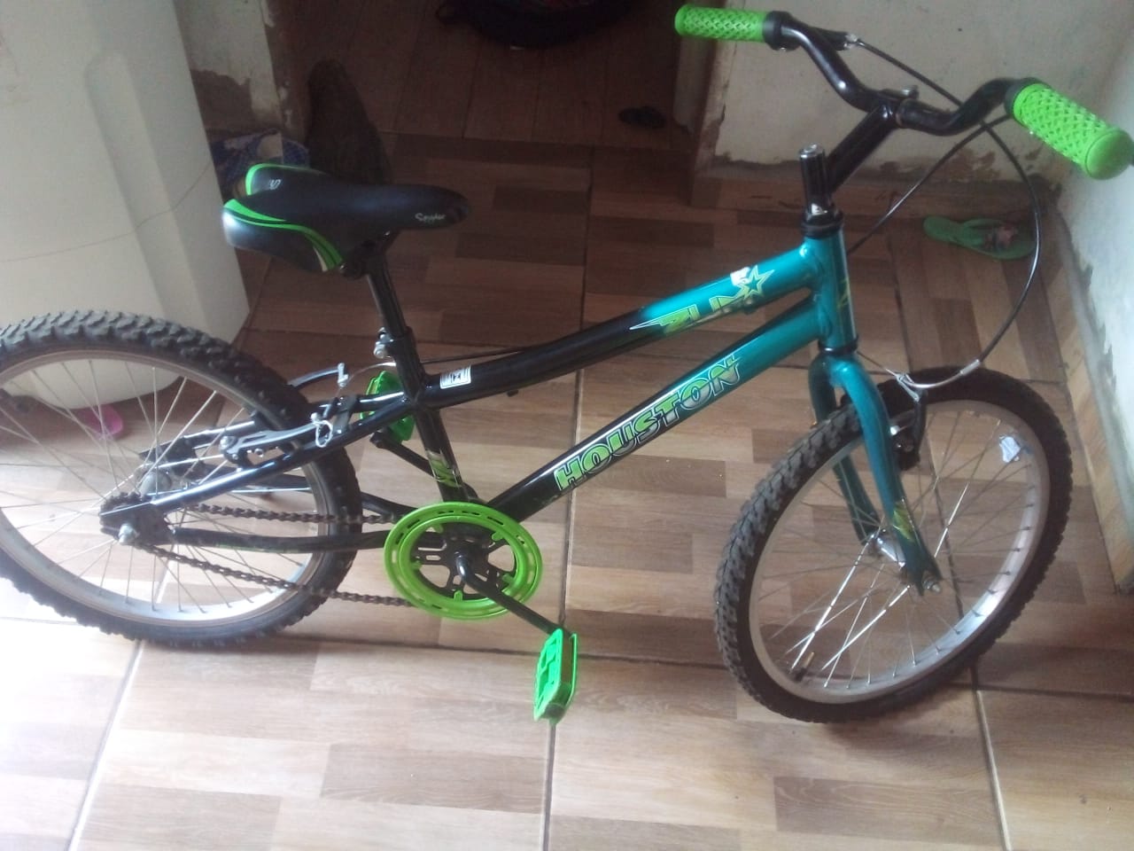 VENDE -SE UMA BICICLETA