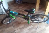 VENDE -SE UMA BICICLETA