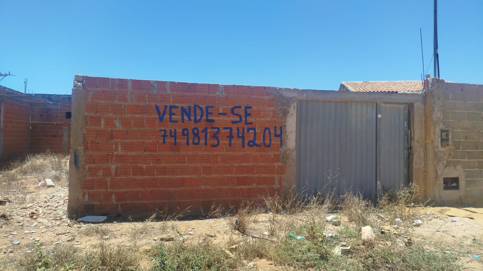 VENDE-SE LOTE EM LAGES DO BATATA